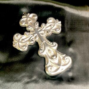 Elegant Silver Cross Wall Accent Hecho in Mexico